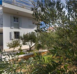 3 Bedroom Villa with Pool, Terrace and Sea Views near Vinisce, Sleeps 7